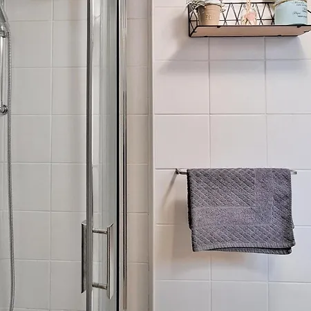 1 Bedroom Lovely In Appartement *