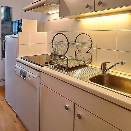 Appartement 1 Bedroom Lovely In Grandcamp-Maisy