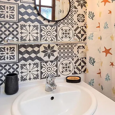 1 Bedroom Lovely In * Grandcamp-Maisy